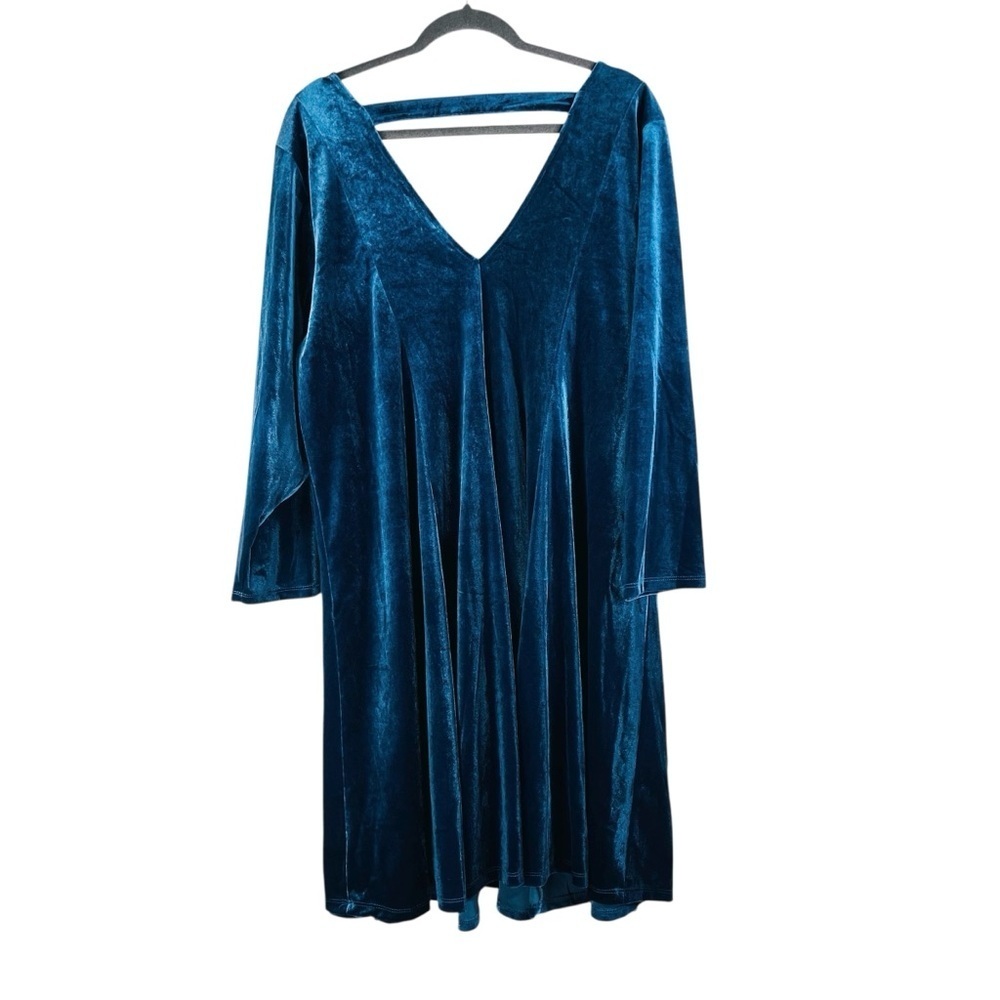 New Torrid Mini Fluted Elegant Blue Velvet Dress Size 3 or 3X - Picture 2 of 5